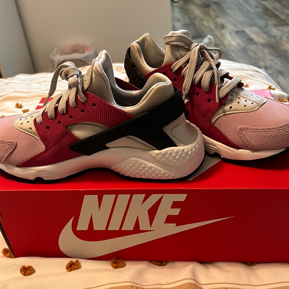 Nike womens hurrache